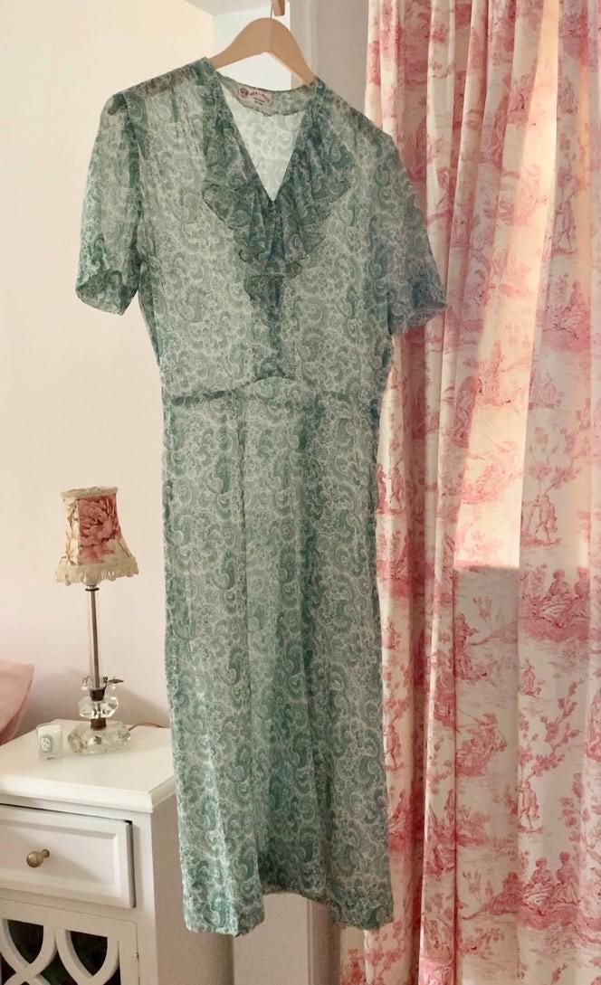 30s Cotton Voile 5th Ave Green Paisley Day Dress - Small to Medium